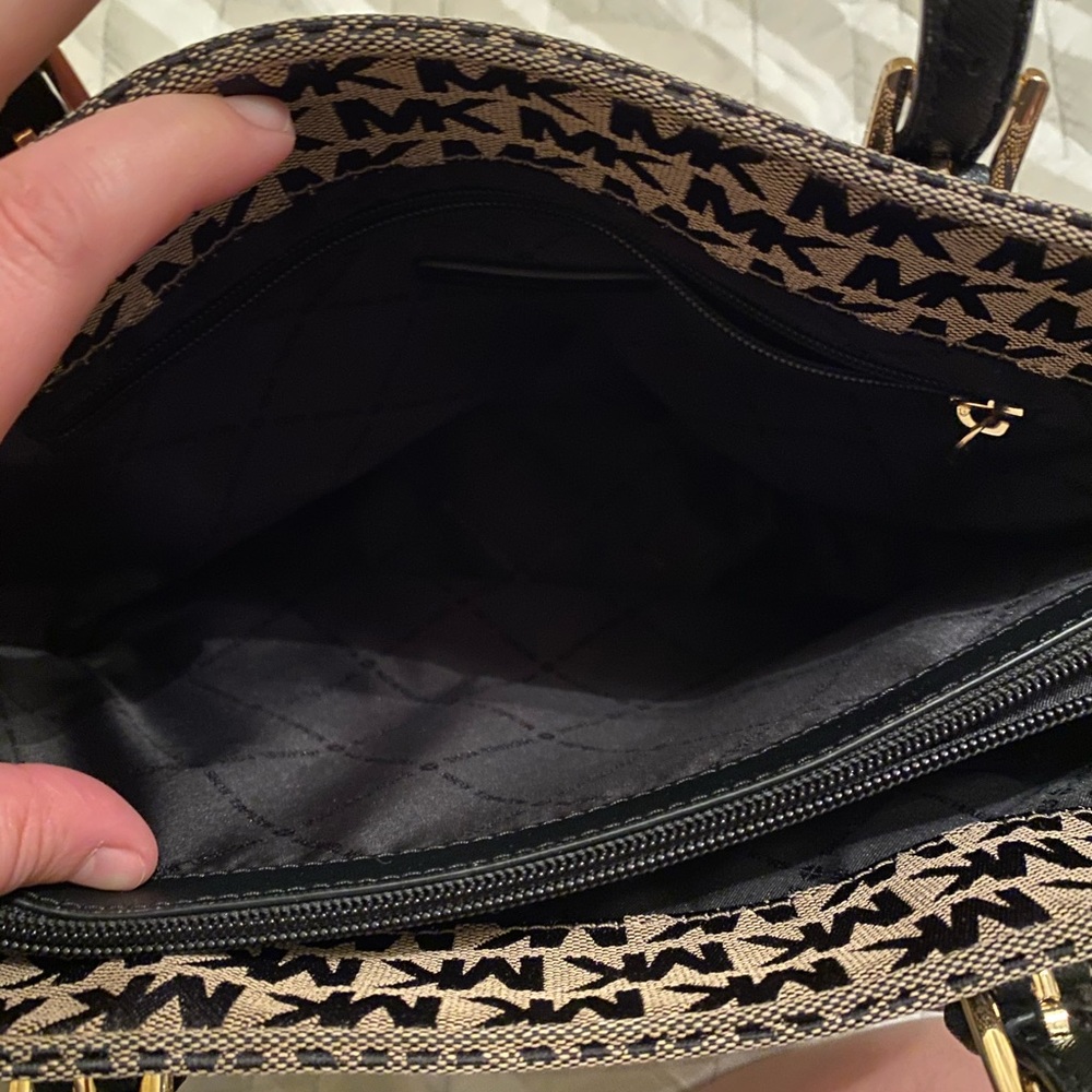 Purse - Picture 3 of 6